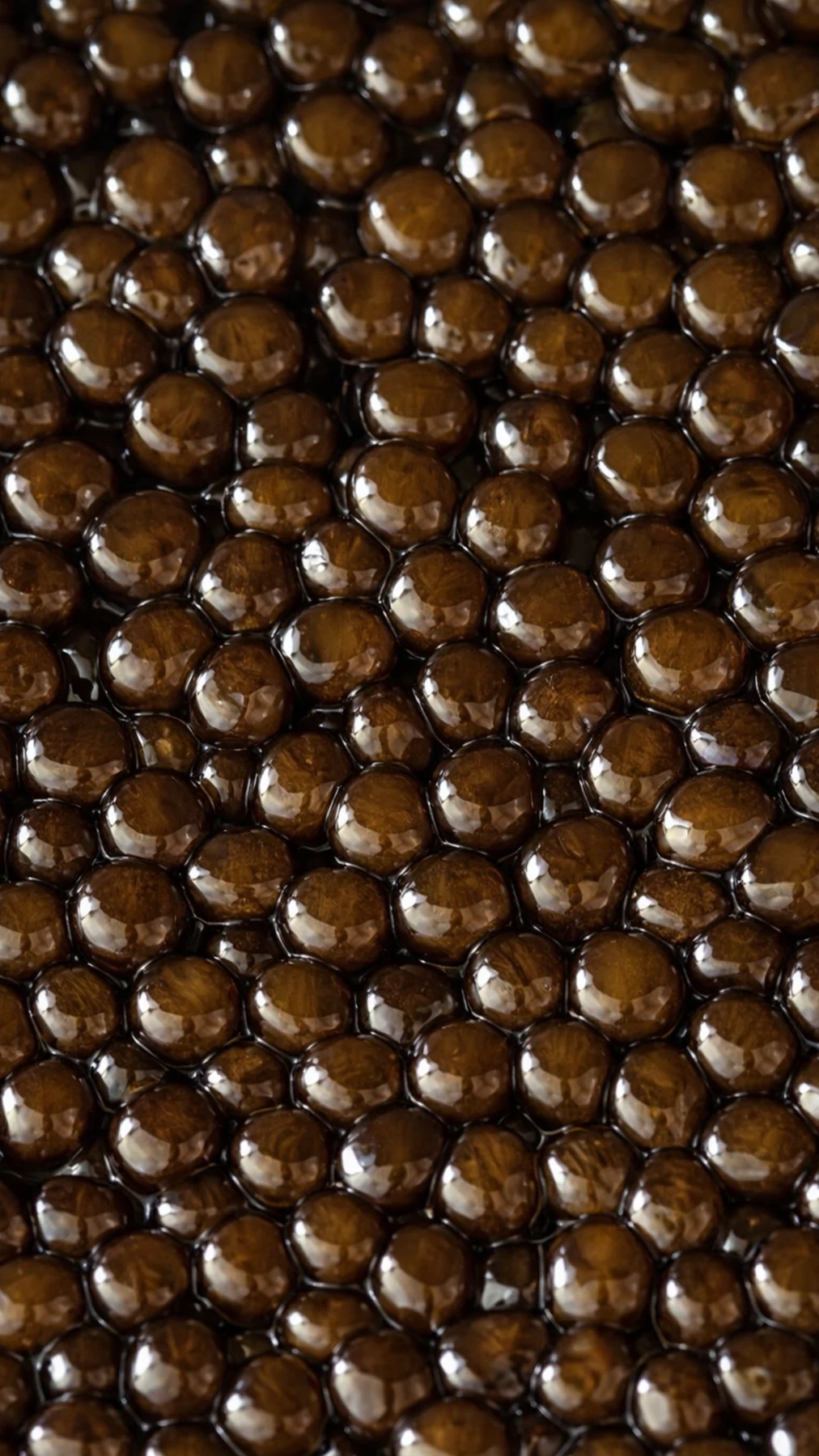 Detalle de las perlas de caviar Beluga de Cofré